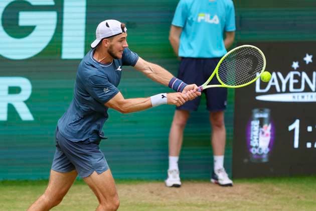 Jan Lennard Struff Germany controls the ball, TERRA WORTMANN Open 2024, Jannik Sinner vs Jan Lennard Struff, Gerry Weber Stadium, 21 06 2024, Halle, Germany