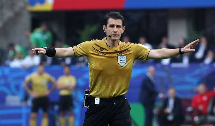 Referee Umut Meler TUR pointing, gesturing action upper body Sport Football Soccer European Championship Euro 2024 European Championship Men Season 2023 2024 21 06 2024 Poland POL vs Austria AUT in Berlin DFL regulations prohibit any use of photographs as image sequences and or quasi video