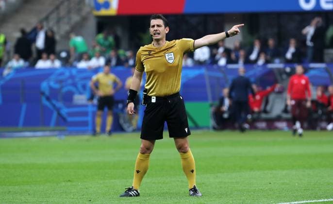 Pawel Dawidowicz in a duel with Marko Arnautovic Sport Football Soccer European Championship Euro 2024 European Championship Men Season 2023 2024 21 06 2024 Poland POL vs Austria AUT in Berlin DFL regulations prohibit any use of photographs as image sequences and or quasi video