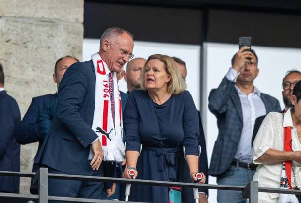 Football, men, 2023 24 season, Euro 2024 Group D 2 matchday in Berlin, Poland Austria, Federal Minister of the Interior Nancy Faeser Interior Minister with crutches in the stands, 21 06 2024, Copyright: xSebastianxRäppold MatthiasxKochx