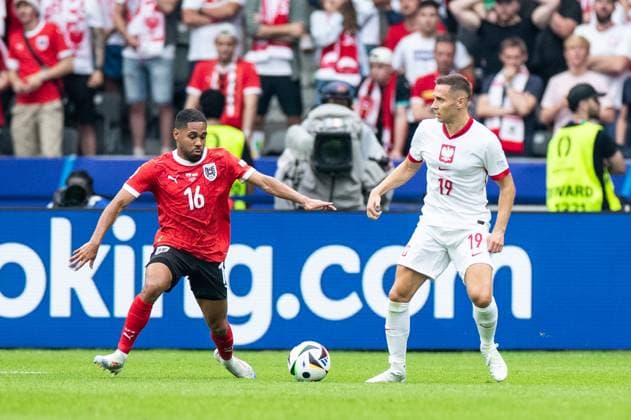 UEFA EURO 2024 Poland Austria 21 06 2024 Philipp Mwene Austria, 16 , Przemyslaw Frankowski Poland, 19 UEFA EURO 2024 Poland Austria Olympiastadion, Berlin 21 06 2024 Copyright: xBEAUTIFULxSPORTS Buriakovx