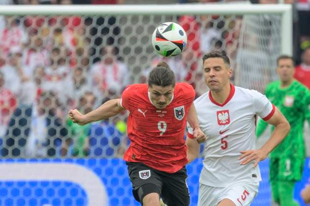 GER, Berlin, Football, Poland vs Austria, Group D, Group stage, UEFA EURO 2024, MD3, SP, Olympia Stadion Berlin, v l Marcel Sabitzer Austria , Jan Bednarek Poland , duel, action, fight, fights for the ball, 21 06 2024, Copyright: HMBxMedia UwexKoch