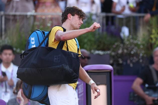 21st June 2024; Cinch Championships, Queens Club, West Kensington, London, England: Cinch Championships Queens Club, Day 5; A dejected Jack Draper (GBR) thanks the fans after he lost his mens quarterfinal match against Tommy Paul (USA)  ActionPlus12657909 ShaunxBrooks