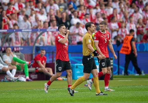 Football, Men, Season 2023 24, Euro 2024 Group D 2 Matchday in Berlin, Poland Austria, f l Christoph Baumgartner Austria , Stefan Posch Austria , Cheering after goal to 1 2, 21 06 2024, Copyright: xSebastianxRäppold MatthiasxKochx
