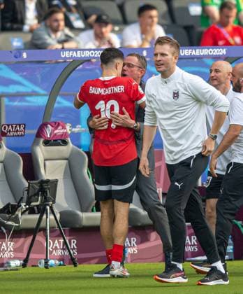 Football, Men, Season 2023 24, Euro 2024 Group D 2 Matchday in Berlin, Poland Austria, f l Christoph Baumgartner Austria , Coach Ralf Rangnick Austria , Cheering after goal to 1 2, 21 06 2024, Copyright: xSebastianxRäppold MatthiasxKochx