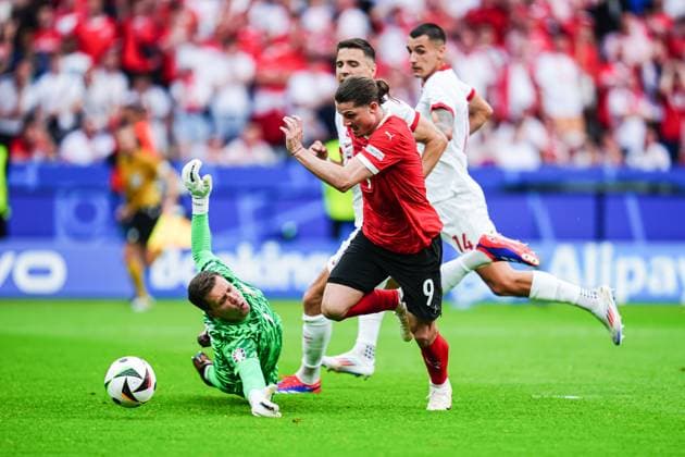 Foul Wojciech Szczesny Poland, 01 on Marcel Sabitzer Austria, 09 , Penalty kick GER, Poland vs Austria, European Football Championship, UEFA Euro 2024, Matchday 2, 21 06 2024 GER, Poland vs Austria, European Football Championship, UEFA Euro 2024, Matchday 2, 21 06 2024 Berlin Copyright: xEibner-Pressefoto MarcelxvonxFehrnx EP_MFN
