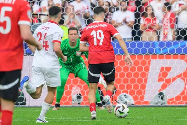 GER, Berlin, Football, Poland vs Austria, Group D, Group stage, UEFA EURO 2024, MD3, SP, Olympia Stadion Berlin, v l Wojciech Szczesny Poland , Christoph Baumgartner Austria , Goal to 1 2, 21 06 2024, GER, Berlin, Football, Poland vs Austria, Group D, Group stage, UEFA EURO 2024, MD3, SP, Olympia Stadion Berlin, Goal to 1 2, Goal scorer Christoph Baumgartner Austria , 21 06 2024, Copyright: HMBxMedia UwexKoch