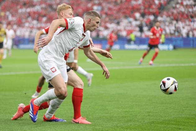 Berlin, Germany, 21 06 2024 Olympiastadion European Football Championship 2024, Group D, Poland Austria Jakub Piotrowski 6, Poland in a duel with Nicolas Seiwald 6, Austria Copyright: xdtsxNachrichtenagenturx dts_41126