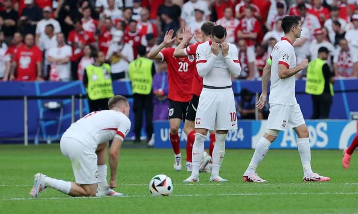 Piotr Zielinski, Robert Lewandowski disappointed after 1 3 disappointment Sport Football European Football Championship Euro 2024 European Championship Men Season 2023 2024 21 06 2024 Poland POL vs Austria AUT in Berlin DFL regulations prohibit any use of photographs as image sequences and or quasi video