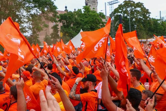Leipzig Over 20,000 people Dutch fan march from the city center to the stadium 21 06 2024 from 4 pm Leipzig city area Photographer EHL Media Before the second European Championship match in Leipzig between France and the Netherlands, over 20,000 Dutch people formed a fan march between Leipzigs Wilhelm Leuschner Platz and the stadium The atmosphere remained peaceful but exuberant At 9 pm the match begins The police are on duty with around 2,000 police officers from Saxony, other federal states as well as from France and the Netherlands Some pyrotechnics were registered Leipzig Saxony Germany Copyright: xEHLxMedia BjörnxStachx 240621_em-niederlande-frankreich-fanzug_6