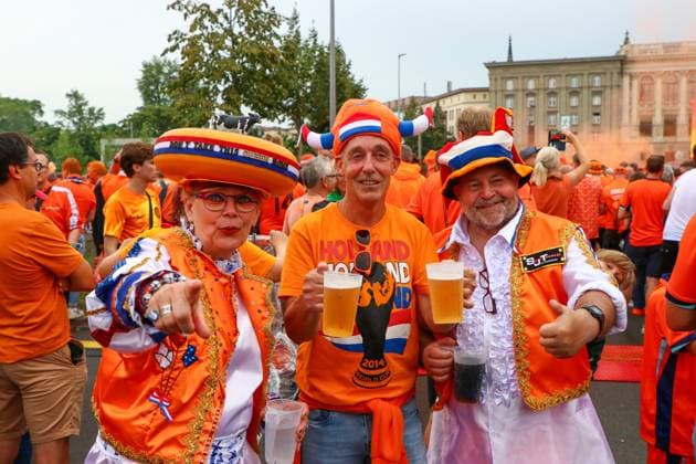 Leipzig Over 20,000 people Dutch fan march from the city center to the stadium 21 06 2024 from 4 pm Leipzig city area Photographer EHL Media Before the second European Championship match in Leipzig between France and the Netherlands, over 20,000 Dutch people formed a fan march between Leipzigs Wilhelm Leuschner Platz and the stadium The atmosphere remained peaceful but exuberant At 9 pm the match begins The police are on duty with around 2,000 police officers from Saxony, other federal states as well as from France and the Netherlands Some pyrotechnics were registered Leipzig Saxony Germany Copyright: xEHLxMedia BjörnxStachx 240621_em-niederlande-frankreich-fanzug_16