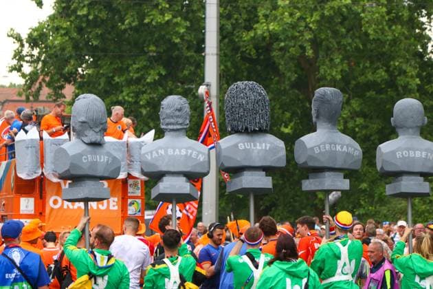 Leipzig Over 20,000 people Dutch fan march from the city center to the stadium 21 06 2024 from 4 pm Leipzig city area Photographer EHL Media Before the second European Championship match in Leipzig between France and the Netherlands, over 20,000 Dutch people formed a fan march between Leipzigs Wilhelm Leuschner Platz and the stadium The atmosphere remained peaceful but exuberant At 9 pm the match begins The police are on duty with around 2,000 police officers from Saxony, other federal states as well as from France and the Netherlands Some pyrotechnics were registered Leipzig Saxony Germany Copyright: xEHLxMedia BjörnxStachx 240621_em-niederlande-frankreich-fanzug_19