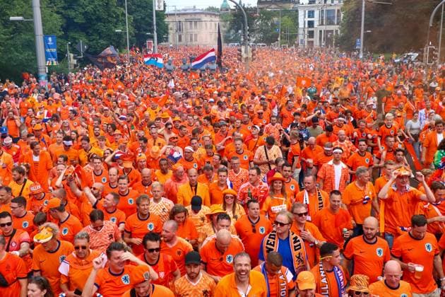 Leipzig Over 20,000 people Dutch fan march from the city center to the stadium 21 06 2024 from 4 pm Leipzig city area Photographer EHL Media Before the second European Championship match in Leipzig between France and the Netherlands, over 20,000 Dutch people formed a fan march between Leipzigs Wilhelm Leuschner Platz and the stadium The atmosphere remained peaceful but exuberant At 9 pm the match begins The police are on duty with around 2,000 police officers from Saxony, other federal states as well as from France and the Netherlands Some pyrotechnics were registered Leipzig Saxony Germany Copyright: xEHLxMedia BjörnxStachx 240621_em-niederlande-frankreich-fanzug_25