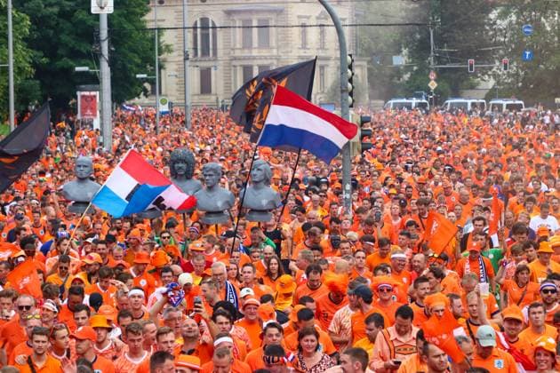 Leipzig Over 20,000 people Dutch fan march from the city center to the stadium 21 06 2024 from 4 pm Leipzig city area Photographer EHL Media Before the second European Championship match in Leipzig between France and the Netherlands, over 20,000 Dutch people formed a fan march between Leipzigs Wilhelm Leuschner Platz and the stadium The atmosphere remained peaceful but exuberant At 9 pm the match begins The police are on duty with around 2,000 police officers from Saxony, other federal states as well as from France and the Netherlands Some pyrotechnics were registered Leipzig Saxony Germany Copyright: xEHLxMedia BjörnxStachx 240621_em-niederlande-frankreich-fanzug_27