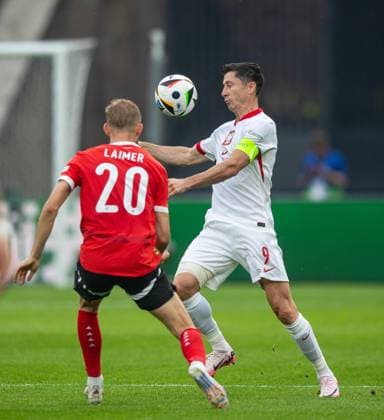Football, Men, Season 2023 24, Euro 2024 Group D 2 Matchday in Berlin, Poland Austria, v l Konrad Laimer Austria , Robert Lewandowski Poland , 21 06 2024, Copyright: xSebastianxRäppold MatthiasxKochx