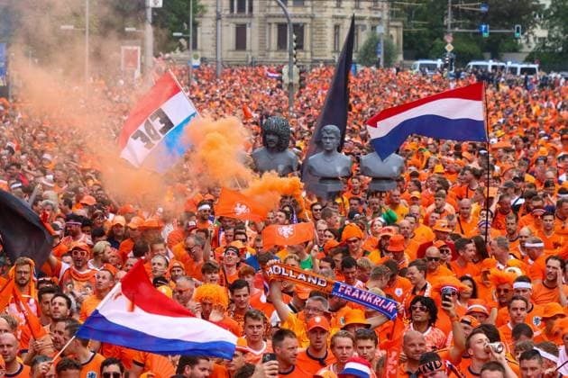 Leipzig Over 20,000 people Dutch fan march from the city center to the stadium 21 06 2024 from 4 pm Leipzig city area Photographer EHL Media Before the second European Championship match in Leipzig between France and the Netherlands, over 20,000 Dutch people formed a fan march between Leipzigs Wilhelm Leuschner Platz and the stadium The atmosphere remained peaceful but exuberant At 9 pm the match begins The police are on duty with around 2,000 police officers from Saxony, other federal states as well as from France and the Netherlands Some pyrotechnics were registered Leipzig Saxony Germany Copyright: xEHLxMedia BjörnxStachx 240621_em-niederlande-frankreich-fanzug_28