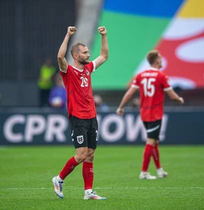 Football, Men, Season 2023 24, Euro 2024 Group D 2 Matchday in Berlin, Poland Austria, f l Konrad Laimer Austria , Philipp Lienhart Austria , Cheering after the final whistle, 21 06 2024, Copyright: xSebastianxRäppold MatthiasxKochx