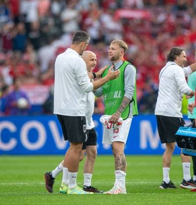 Football, Men, Season 2023 24, Euro 2024 Group D 2 Matchday in Berlin, Poland Austria, f l Goalkeeping coach Michael Gspurning Austria , Tymoteusz Puchacz Poland after the final whistle, 21 06 2024, Copyright: xSebastianxRäppold MatthiasxKochx