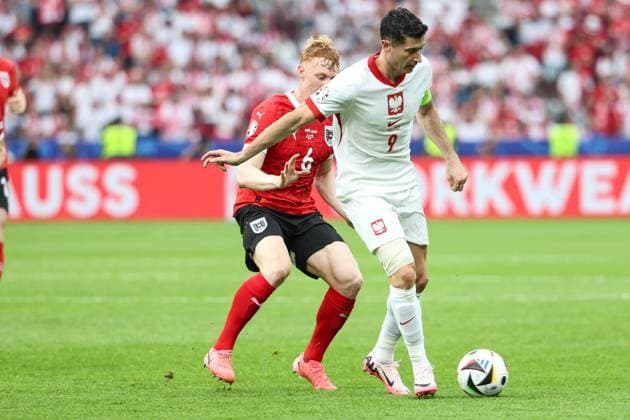 SOCCER - UEFA EURO, EM, Europameisterschaft,Fussball 2024 BERLIN,GERMANY,21.JUN.24 - UEFA EURO 2024, group stage, Austria vs Poland. Image shows Nicolas Seiwald (AUT) and Robert Lewandowski (POL).  GEPAxpictures xArminxRauthner