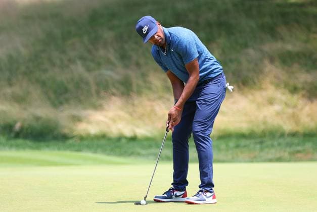 CROMWELL, CT - JUNE 21: Tony Finau of United States on the 14th green during the second round of the 2024 Travelers Championship on June 21, 2024, at TPC River Highlands in Cromwell, CT. (Photo by M. Anthony Nesmith Icon Sportswire) GOLF: JUN 21 PGA, Golf Herren Travelers Championship EDITORIAL USE ONLY Icon240621122024