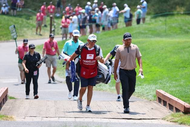 CROMWELL, CT - JUNE 21: Xander Schauffele of United States crosses the bride to the 16th fairway during the second round of the 2024 Travelers Championship on June 21, 2024, at TPC River Highlands in Cromwell, CT. (Photo by M. Anthony Nesmith Icon Sportswire) GOLF: JUN 21 PGA, Golf Herren Travelers Championship EDITORIAL USE ONLY Icon240621152024