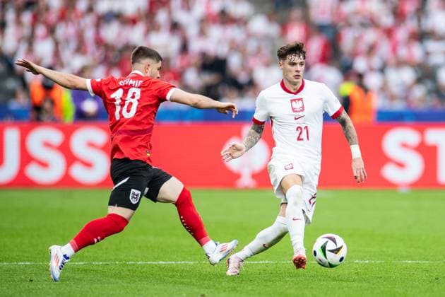 UEFA EURO 2024 Poland Austria 21 06 2024 Nicola Zalewski Poland, 21 , Romano Schmid Austria, 18 UEFA EURO 2024 Poland Austria Olympiastadion, Berlin 21 06 2024 Copyright: xBEAUTIFULxSPORTS Buriakovx