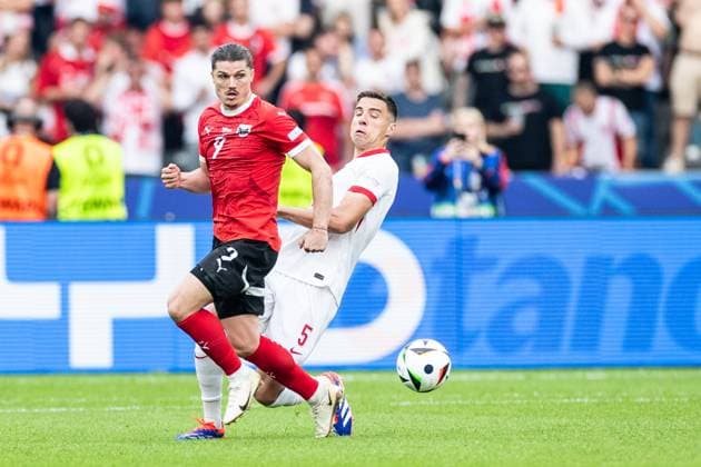 UEFA EURO 2024 Poland Austria 21 06 2024 Jan Bednarek Poland, 5 , Marcel Sabitzer Austria, 9 UEFA EURO 2024 Poland Austria Olympiastadion, Berlin 21 06 2024 Copyright: xBEAUTIFULxSPORTS Buriakovx