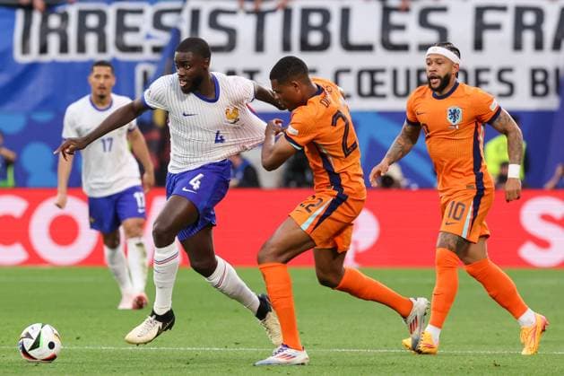 2024-06-21 Netherlands v France - Group D - UEFA EURO, EM, Europameisterschaft,Fussball 2024 LEIPZIG, GERMANY - JUNE 21: Dayot Upamecano of France battles for the ball with Denzel Dumfries of the Netherlands during the Group D - UEFA EURO 2024 match between Netherlands and France at Red Bull Arena on June 21, 2024 in Leipzig, Germany. (Photo by Peter Lous BSR Agency) Leipzig Germany Content not available for redistribution in The Netherlands directly or indirectly through any third parties. Copyright: xBSRxAgencyx