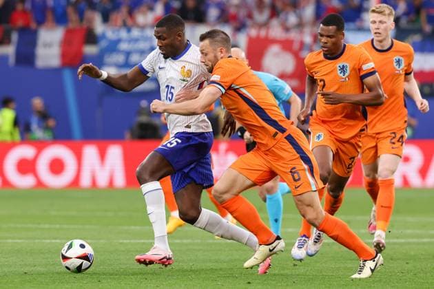 2024-06-21 Netherlands v France - Group D - UEFA EURO, EM, Europameisterschaft,Fussball 2024 LEIPZIG, GERMANY - JUNE 21: Marcus Thuram of France battles for the ball with Stefan De Vrij of the Netherlands during the Group D - UEFA EURO 2024 match between Netherlands and France at Red Bull Arena on June 21, 2024 in Leipzig, Germany. (Photo by Peter Lous BSR Agency) Leipzig Germany Content not available for redistribution in The Netherlands directly or indirectly through any third parties. Copyright: xBSRxAgencyx