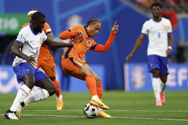 LEIPZIG, Leipzig Stadium ,21-06-2024 , European Football Championship Euro2024, Group stage match no.20 between Netherlands and France, (L-R) France player Dayot Upamecano, Netherlands player Xavi Simons Netherlands - France (Euro2024)  x25555920x Copyright: