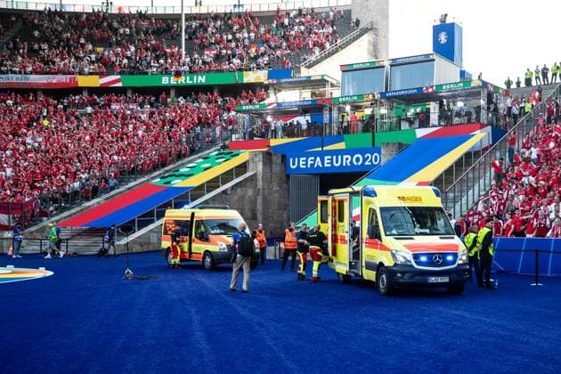UEFA EURO 2024 Poland Austria 21 06 2024 Ambulance, rescue service after the match, fan is injured UEFA EURO 2024 Poland Austria Olympic Stadium, Berlin 21 06 2024 Copyright: xBEAUTIFULxSPORTS Buriakovx