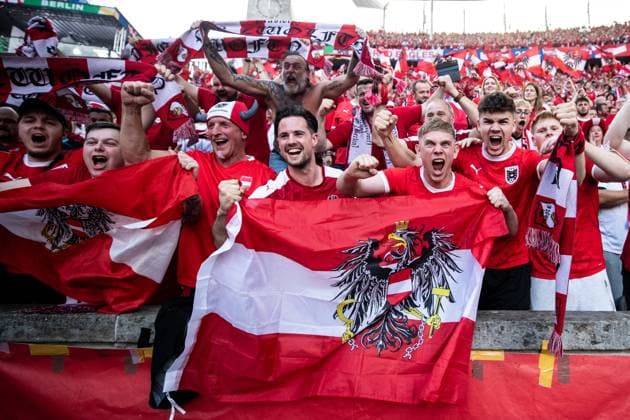 UEFA EURO 2024 Poland Austria 21 06 2024 Fans of Austria after the match, cheering UEFA EURO 2024 Poland Austria Olympiastadion, Berlin 21 06 2024 Copyright: xBEAUTIFULxSPORTS Buriakovx
