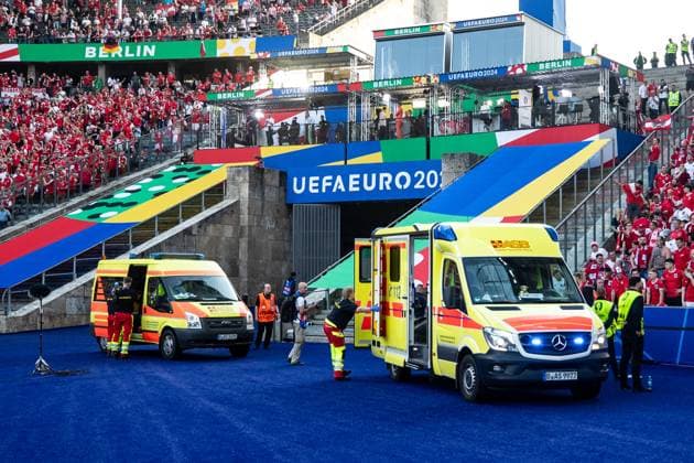 UEFA EURO 2024 Poland Austria 21 06 2024 Ambulance, rescue service after the match, fan is injured UEFA EURO 2024 Poland Austria Olympic Stadium, Berlin 21 06 2024 Copyright: xBEAUTIFULxSPORTS Buriakovx