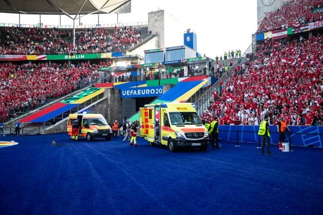 UEFA EURO 2024 Poland Austria 21 06 2024 Ambulance, rescue service after the match, fan is injured UEFA EURO 2024 Poland Austria Olympic Stadium, Berlin 21 06 2024 Copyright: xBEAUTIFULxSPORTS Buriakovx