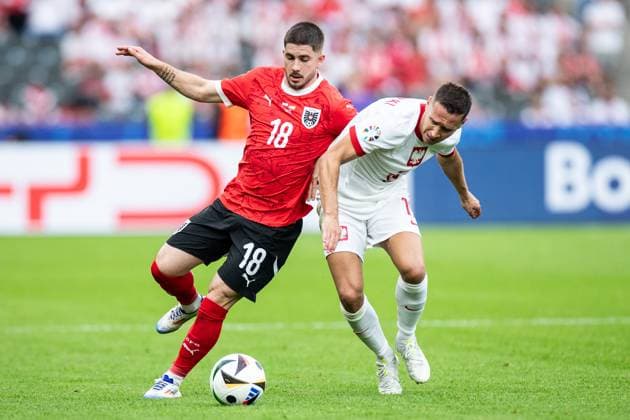UEFA EURO 2024 Poland Austria 21 06 2024 Romano Schmid Austria, 18 , Przemyslaw Frankowski Poland, 19 UEFA EURO 2024 Poland Austria Olympiastadion, Berlin 21 06 2024 Copyright: xBEAUTIFULxSPORTS Buriakovx