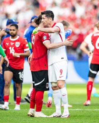UEFA EURO 2024 Poland Austria 21 06 2024 Robert Lewandowski Poland, 9 , Marcel Sabitzer Austria, 9 after the match UEFA EURO 2024 Poland Austria Olympiastadion, Berlin 21 06 2024 Copyright: xBEAUTIFULxSPORTS Buriakovx