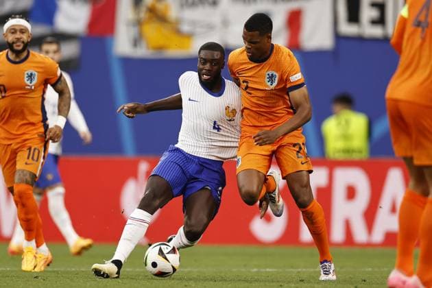 LEIPZIG - (l-r) Dayot Upamecano of France, Denzel Dumfries of Holland during the UEFA EURO, EM, Europameisterschaft,Fussball 2024 group D match between the Netherlands and France at the Leipzig Stadium on June 21, 2024 in Leipzig, Germany. ANP MAURICE VAN STEEN UEFA EURO 2024 2024 xVIxANPxSportx xxANPxIVx 501701561 originalFilename: 501701561.jpg