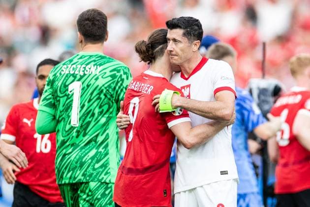 UEFA EURO 2024 Poland Austria 21 06 2024 Robert Lewandowski Poland, 9 , Marcel Sabitzer Austria, 9 after the match UEFA EURO 2024 Poland Austria Olympiastadion, Berlin 21 06 2024 Copyright: xBEAUTIFULxSPORTS Buriakovx