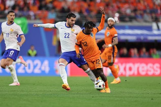 21 06 2024, European Football Championship, UEFA EURO 2024, Netherlands France, Group D, Stadion Leipzig, f l , Theo Bernard Francois Hernandez France , Jeremie Agyekum Frimpong Netherlands Copyright: HMBxMedia
