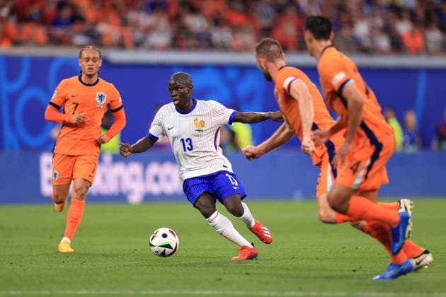Fußball UEFA EURO 2024 Gruppe D Niederlande gegen Frankreich 21. Juni 2024 UEFA EURO 2024 Gruppe D Niederlande gegen Frankreich Ngolo Kante von Frankreich Foto Simon Stacpoole Abseits Leipzig Deutschland  Copyright: xSimonxStacpoolexOffside