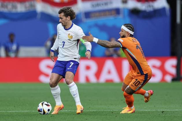 Soccer UEFA EURO 2024 Group Stage 2 Matchday Netherlands France on 21 06 2024 at Leipzig Stadium in Leipzig Antoine Griezmann France , left Memphis Depay Netherlands , right xMSx