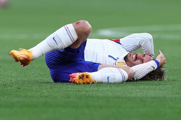 Soccer UEFA EURO 2024 Group Stage 2 Matchday Netherlands France on 21 06 2024 at Leipzig Stadium in Leipzig Antoine Griezmann France injured on the ground xMSx