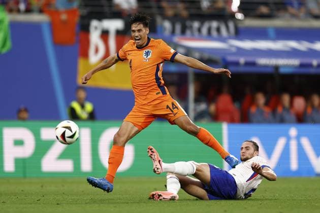 LEIPZIG, Leipzig Stadium ,21-06-2024 , European Football Championship Euro2024, Group stage match no.20 between Netherlands and France, (L-R) France player Adrien Rabiot, Netherlands player Tijjani Reijnders Netherlands - France (Euro2024)  x25556145x Copyright: