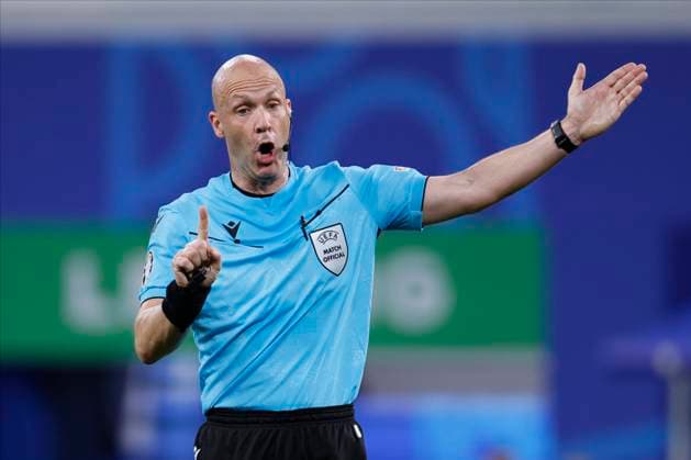 Netherlands v France: Group D - UEFA EURO, EM, Europameisterschaft,Fussball 2024 Referee Anthony Taylor pointing during the UEFA EURO 2024 group stage match between Netherlands and France at Football Stadium Leipzig on June 21, 2024 in Leipzig, Germany. Leipzig Football Stadium Leipzig Germany Germany Copyright: xRichardxSellers Sportsphoto APLx 14041968