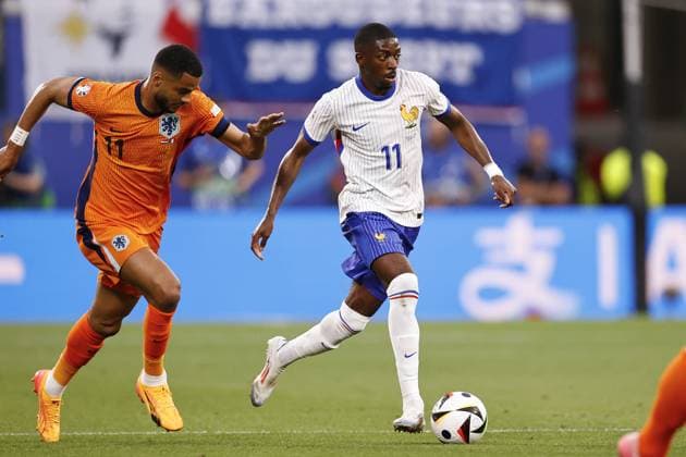 LEIPZIG - (l-r) Cody Gakpo of Holland, Ousmane Dembele of France during the UEFA EURO, EM, Europameisterschaft,Fussball 2024 group D match between the Netherlands and France at the Leipzig Stadium on June 21, 2024 in Leipzig, Germany. ANP MAURICE VAN STEEN UEFA EURO 2024 2024 xVIxANPxSportx xxANPxIVx 501703619 originalFilename: 501703619.jpg