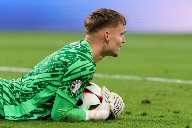 2024-06-21 Netherlands v France - Group D - UEFA EURO, EM, Europameisterschaft,Fussball 2024 LEIPZIG, GERMANY - JUNE 21: Bart Verbruggen of the Netherlands during the Group D - UEFA EURO 2024 match between Netherlands and France at Red Bull Arena on June 21, 2024 in Leipzig, Germany. (Photo by Peter Lous BSR Agency) Leipzig Germany Content not available for redistribution in The Netherlands directly or indirectly through any third parties. Copyright: xBSRxAgencyx