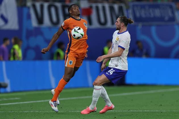 Soccer UEFA EURO 2024 Group Stage 2 Matchday Netherlands France on 21 06 2024 at Leipzig Stadium in Leipzig Denzel Dumfries Netherlands , left Adrien Rabiot France , right xMSx