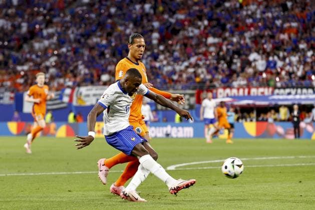 LEIPZIG - (l-r) Marcus Thuram of France, Virgil van Dijk of Holland during the UEFA EURO, EM, Europameisterschaft,Fussball 2024 group D match between the Netherlands and France at the Leipzig Stadium on June 21, 2024 in Leipzig, Germany. ANP MAURICE VAN STEEN UEFA EURO 2024 2024 xVIxANPxSportx xxANPxIVx 501704281 originalFilename: 501704281.jpg