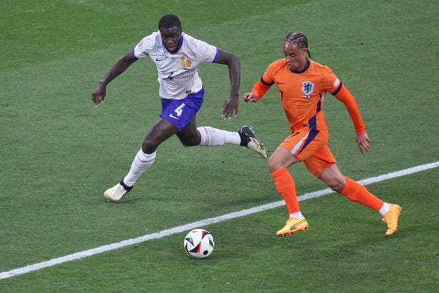 Leipzig, Saxony, Germany, 21 06 2024 Red Bull Arena European Football Championship 2024, Group D, Netherlands France Dayot Upamecano 4, France and Xavi Simons 7, Netherlands Copyright: xdtsxNachrichtenagenturx dts_41201