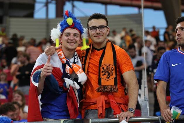21 06 2024, xtgx, European Football Championship 2024, Netherlands France emspor, v l French and Dutch fan DFL DFB REGULATIONS PROHIBIT ANY USE OF PHOTOGRAPHS as IMAGE SEQUENCES and or QUASI VIDEO Leipzig